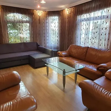 Apartment Top Center *
