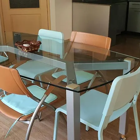 Top Center Apartment *